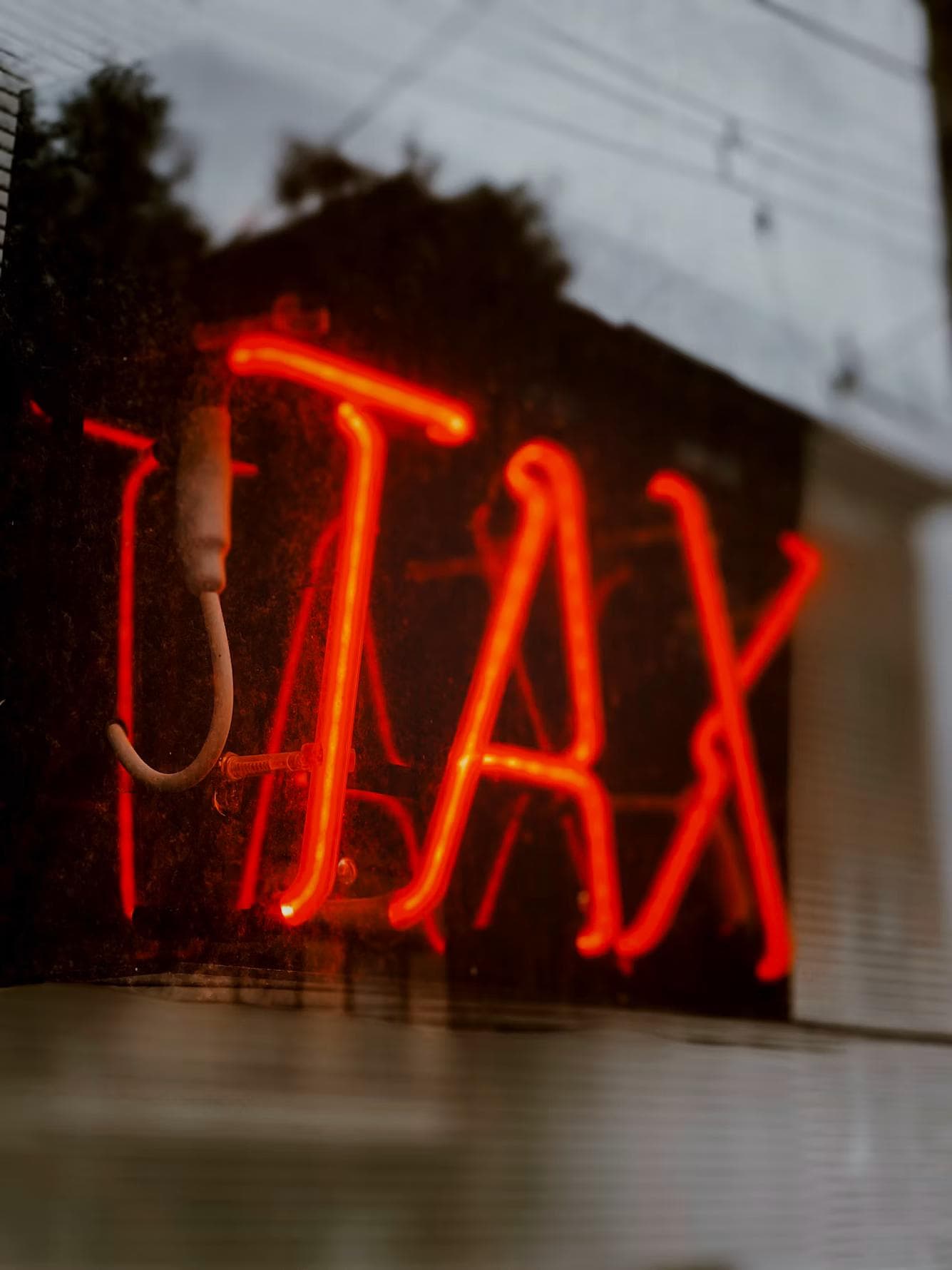 Bientôt la taxe mégots : à quand la taxe cassoulet ?